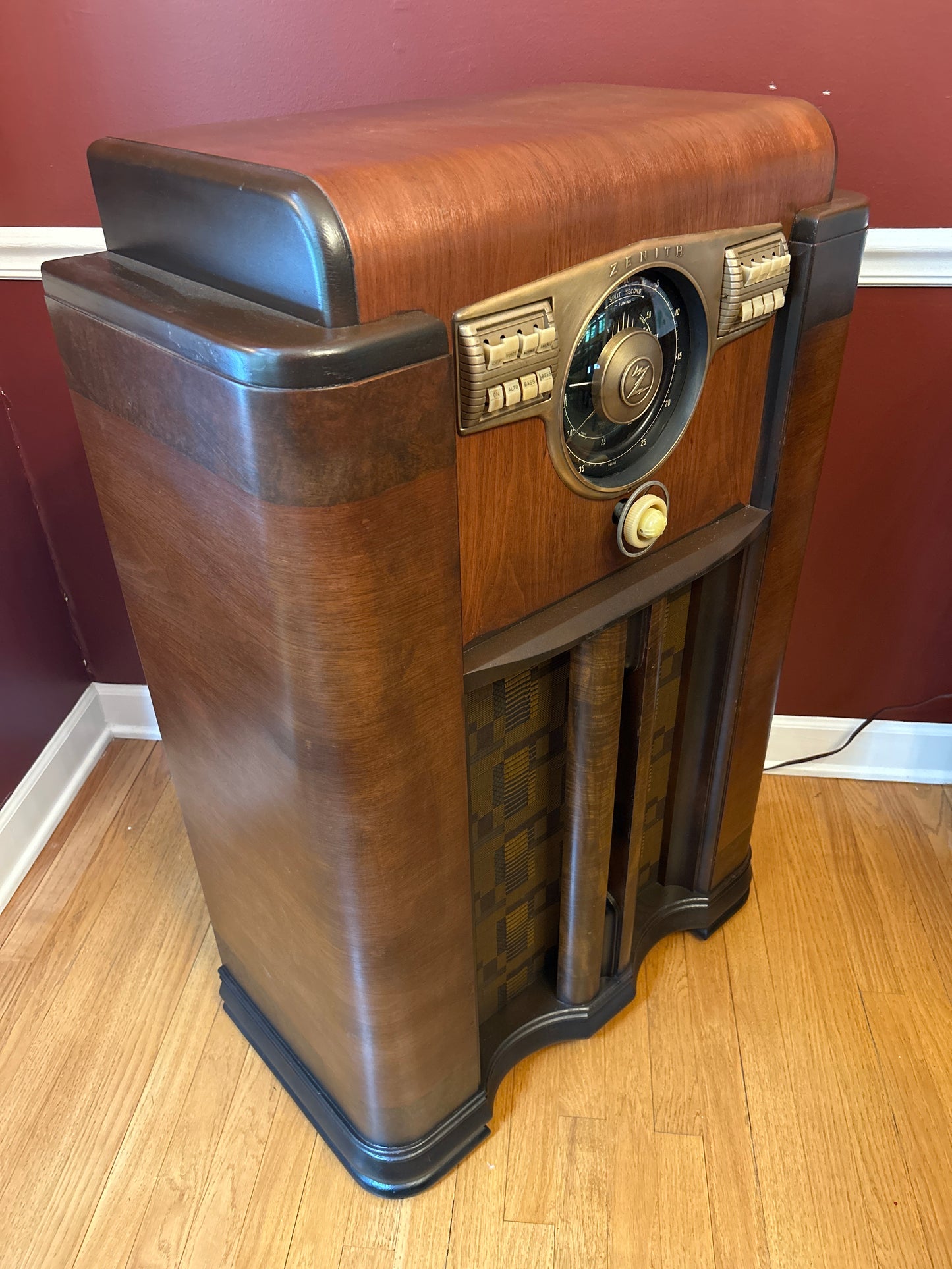 (Copy) 1941 Zenith Tube Amp Console – Free Shipping Included
