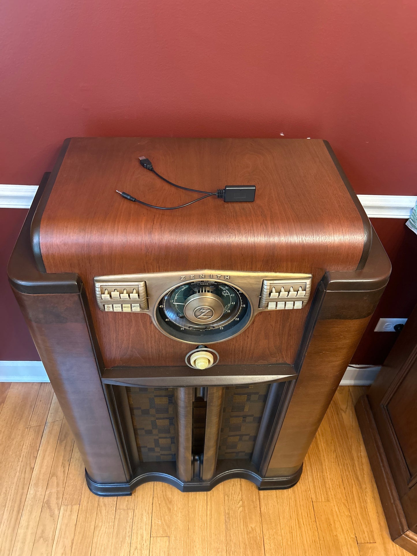 (Copy) 1941 Zenith Tube Amp Console – Free Shipping Included