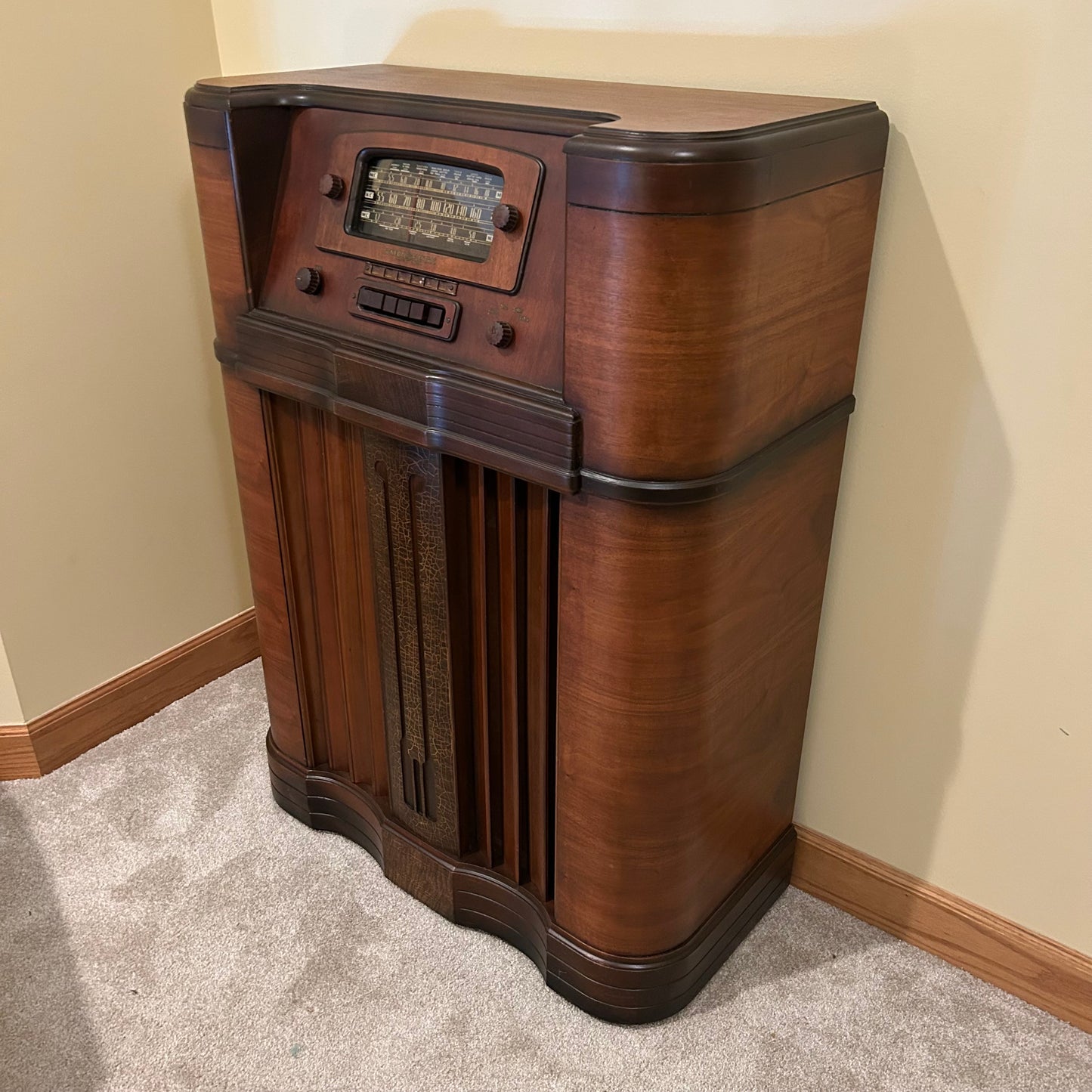 GE L-916 Vintage Radio | Bluetooth & Aux Ready