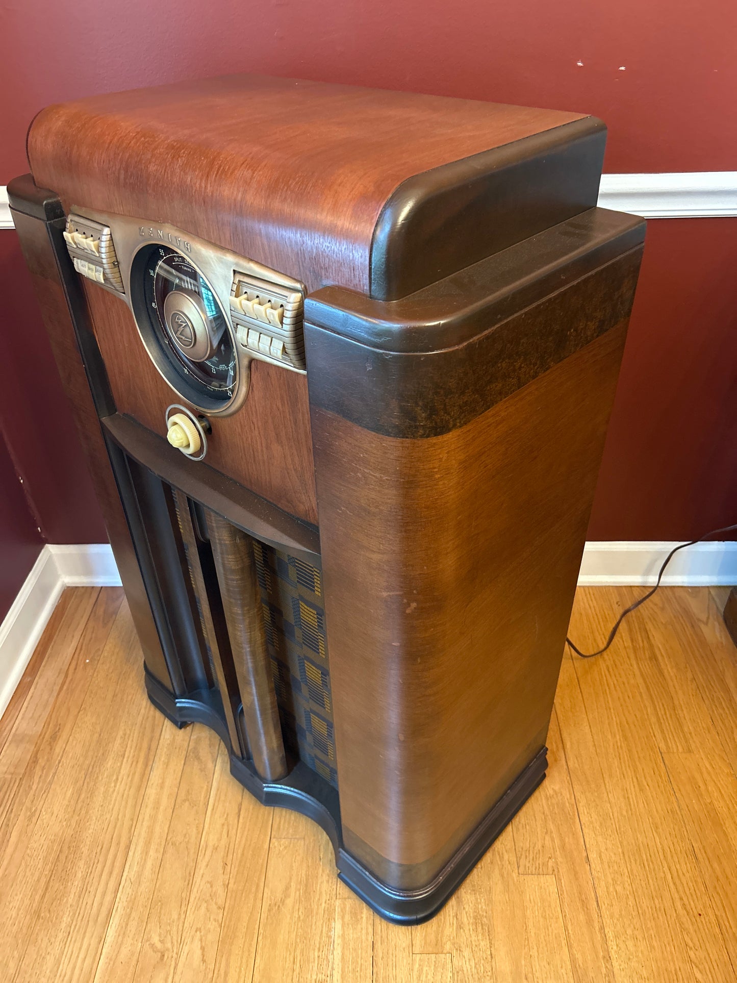 (Copy) 1941 Zenith Tube Amp Console – Free Shipping Included