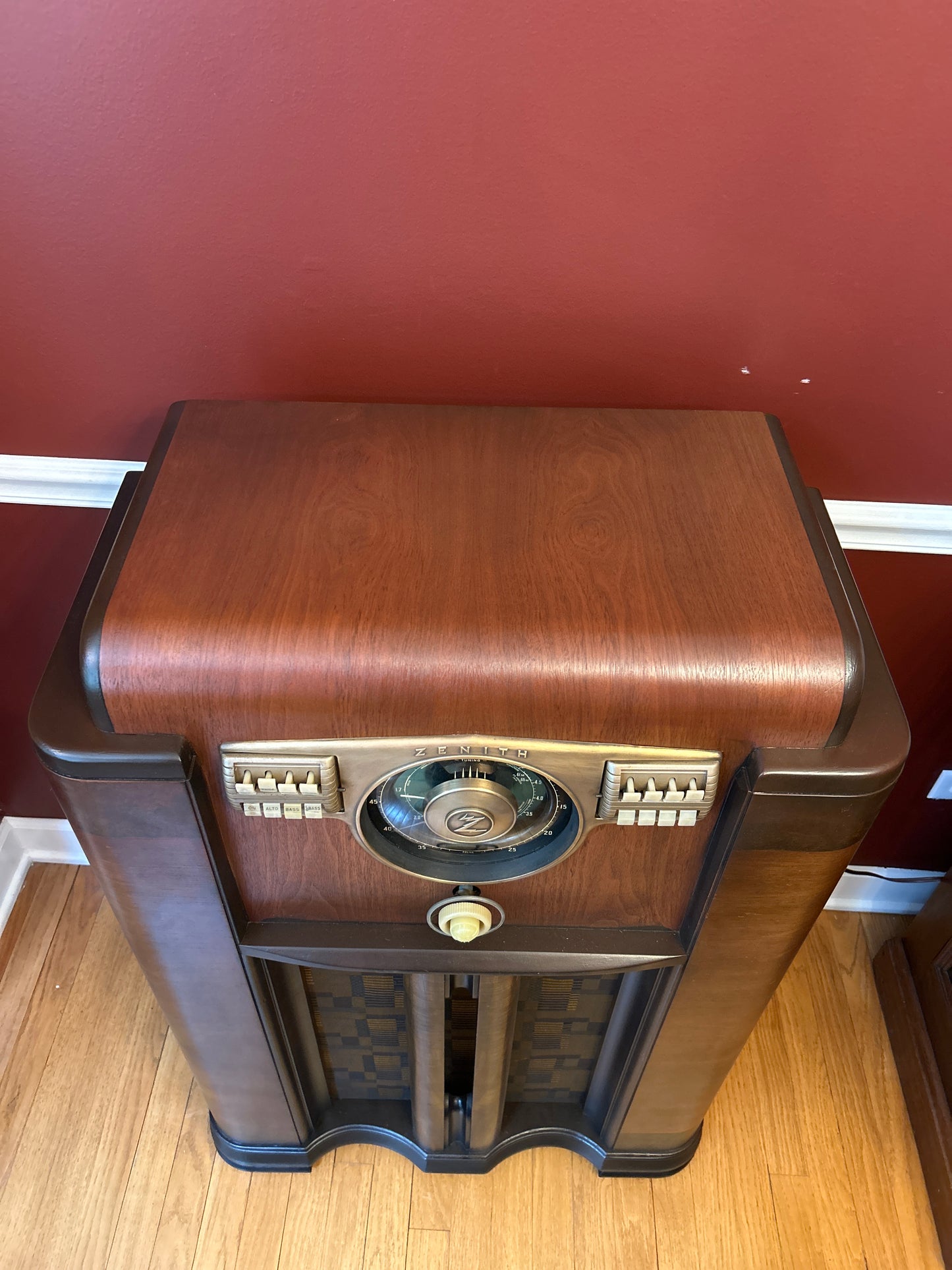 (Copy) 1941 Zenith Tube Amp Console – Free Shipping Included