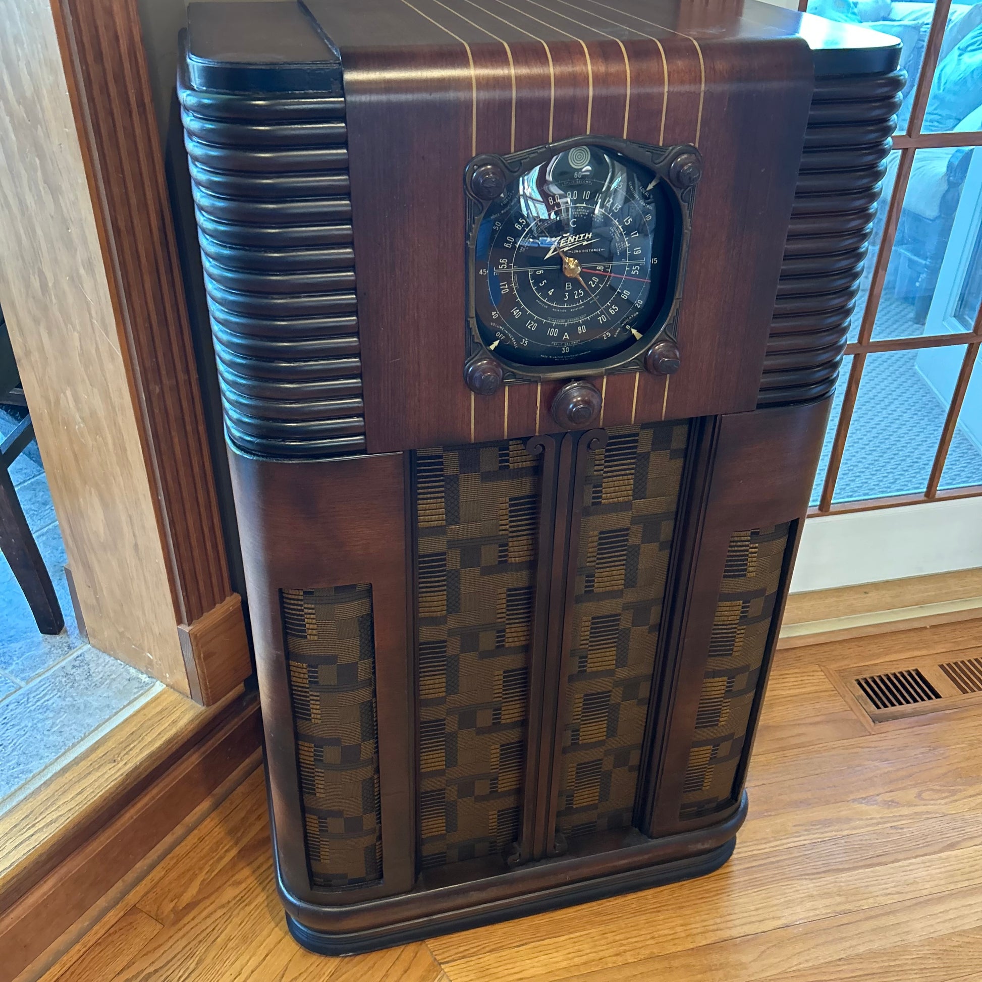 Vintage Zenith 10-S-160 Console Radio – Fully Restored Tube Radio with Bluetooth Streaming