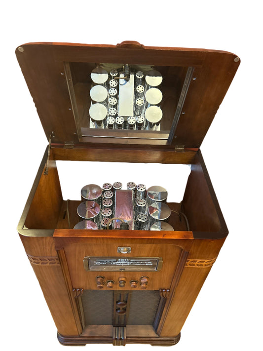 Front view of 1939 EH Scott tube amplifier console in restored Warrington cabinet – vintage guitar amp with chrome chassis and 19 tubes