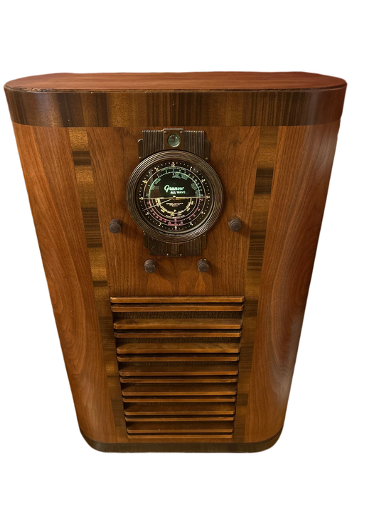 Antique Grunow tube radio amplifier with beacon-eye tuner, bandspread dial, and Class AB high-fidelity audio system
