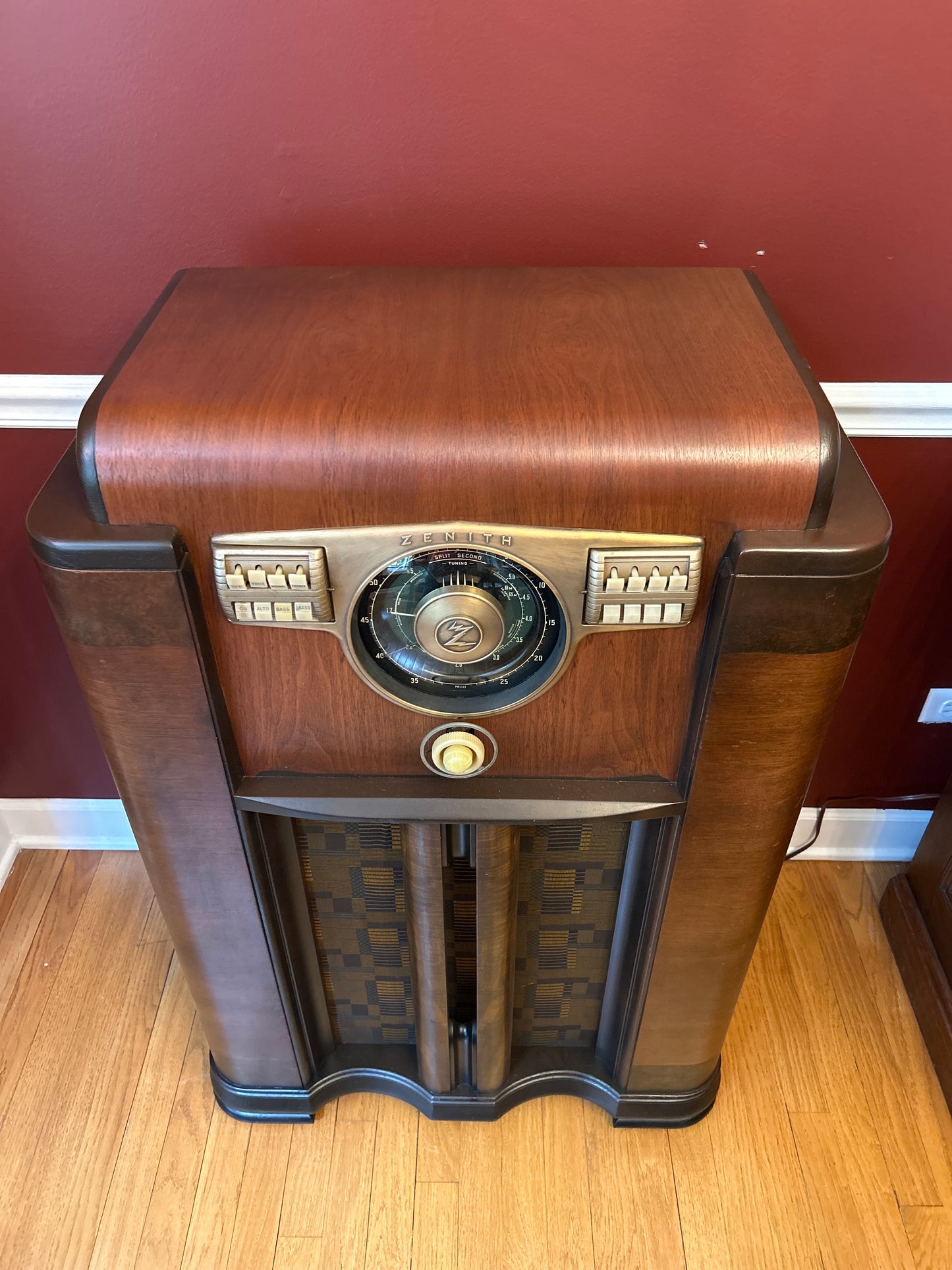 (Copy) 1941 Zenith Tube Amp Console – Free Shipping Included