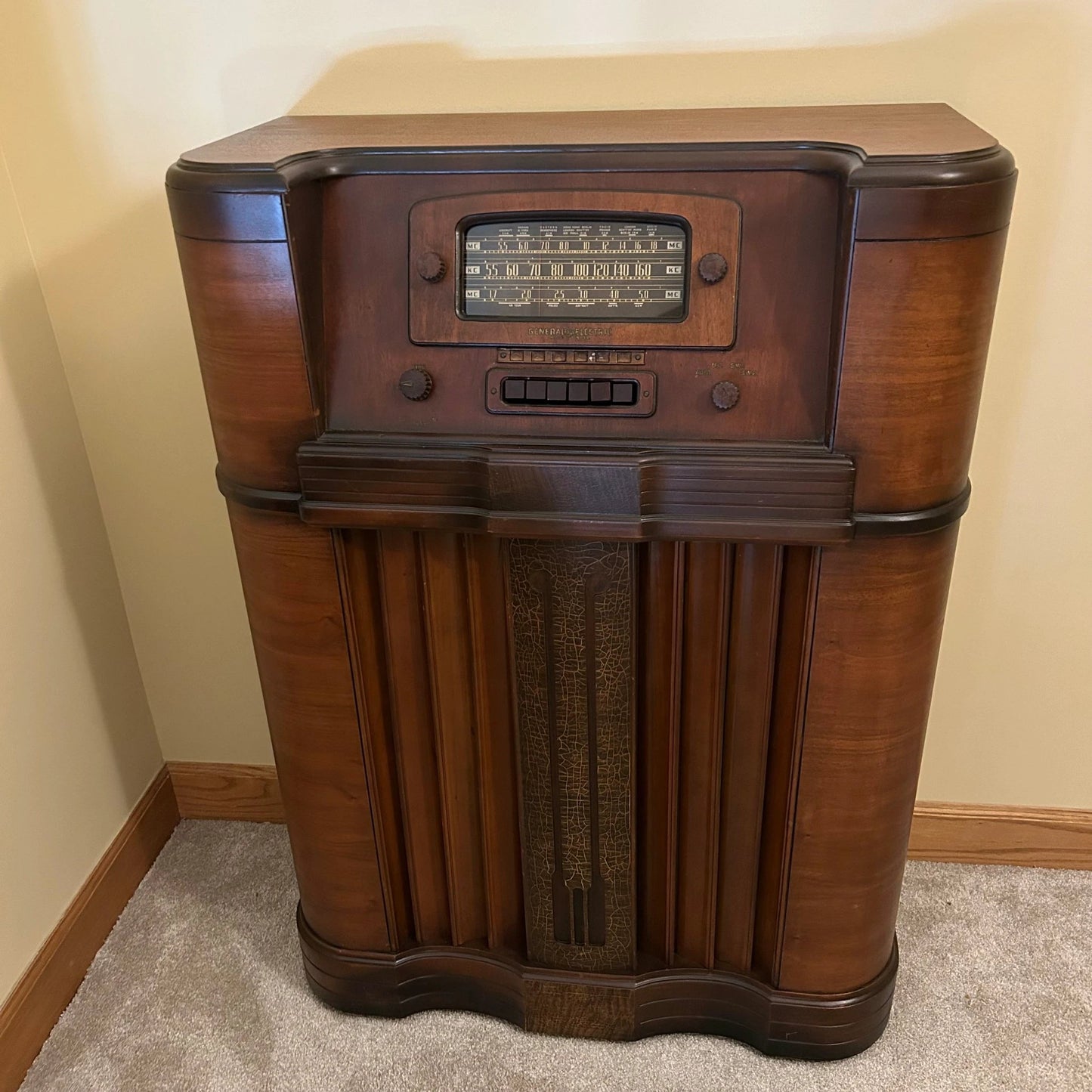 GE L-916 Vintage Radio | Bluetooth & Aux Ready