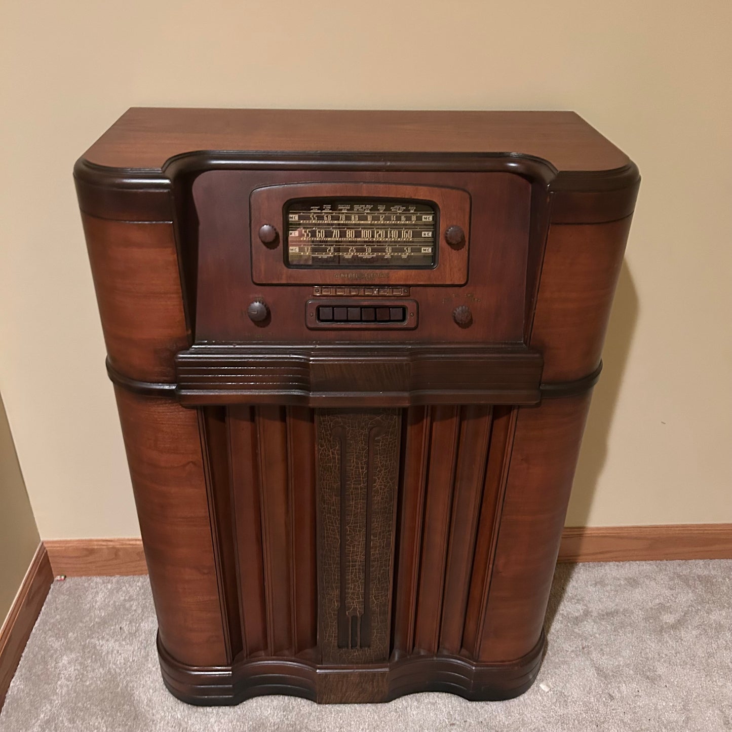 GE L-916 Vintage Radio | Bluetooth & Aux Ready