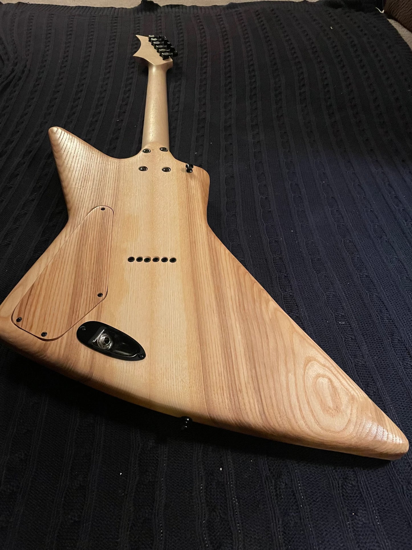 Skateboard Guitar Explorer Shape – Padauk & Ash