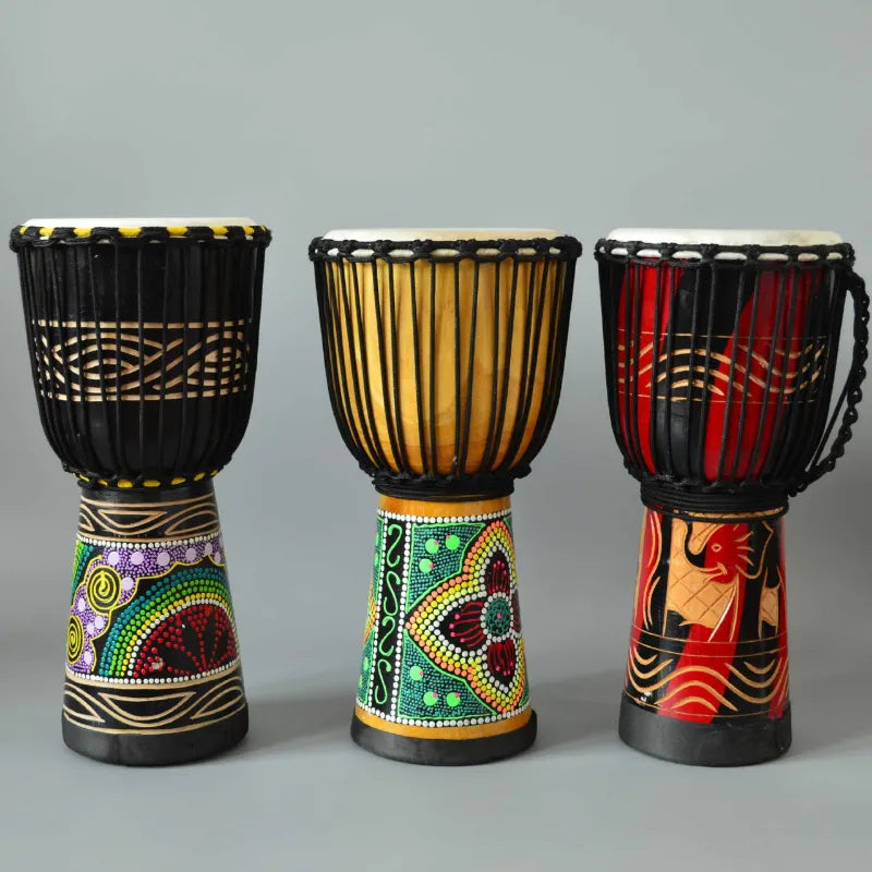 আফ্রিকান গভীর খোদাই করা Djembe Bongo ড্রামআফ্রিকান গভীর খোদাই করা Djembe Bongo ড্রাম  