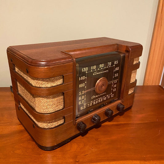 1946 Crosley Model 66TC Mid Century Radio.