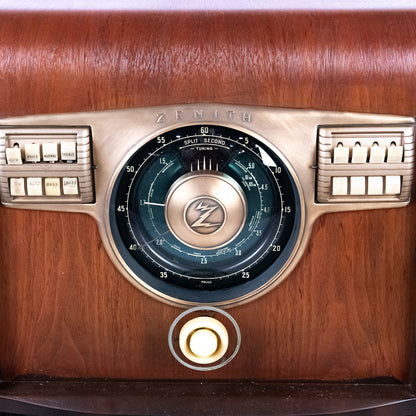 Vintage Zenith radio with wooden casing and prominent dial