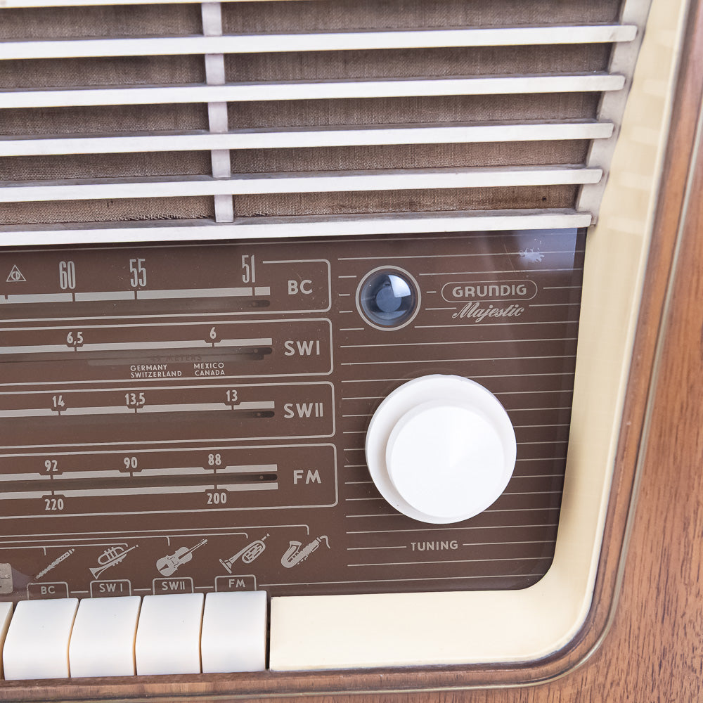 Close-up of a vintage Grundig Majestic radio with control knobs and dial.
