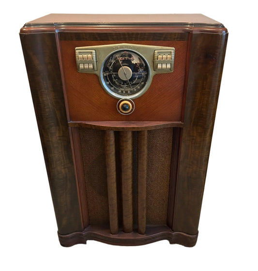 Old Zenith Radio  10-S-566 Console (1941)