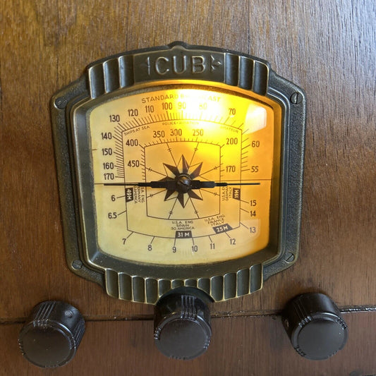 RARE VTG  GAMBLE-SKOGMO CORONADO CUB TOMBSTONE TUBE RADIO 578 WORKS!