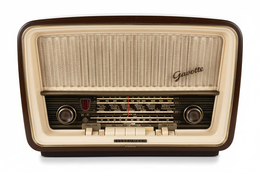 Vintage radio with 'Gavotte' branding on a white background