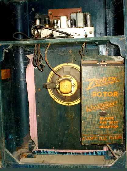 Zenith radio antenna