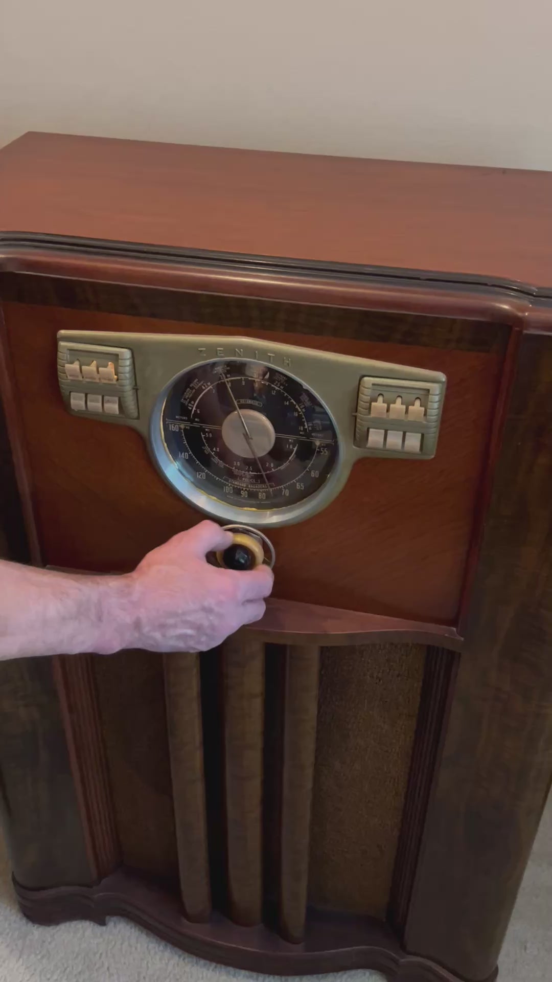 Old Zenith Radio 10-S-566 Console (1941) – Big River Hardware