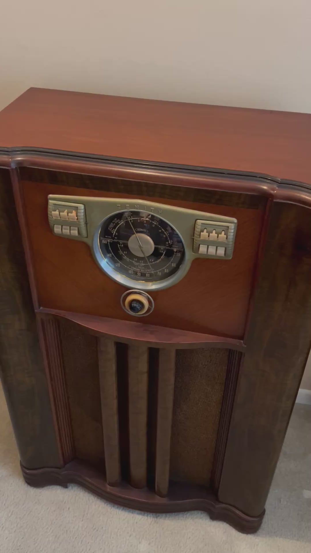 ヒノッチ Old Zenith Radio 10-S-566 Console (1941) – Big River Hardware