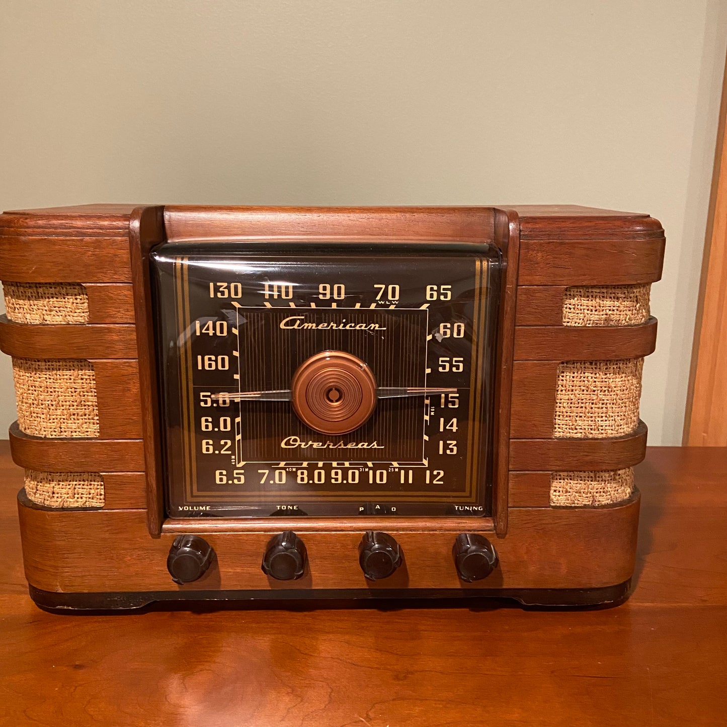 1946 Crosley Model 66TC Mid Century Radio.