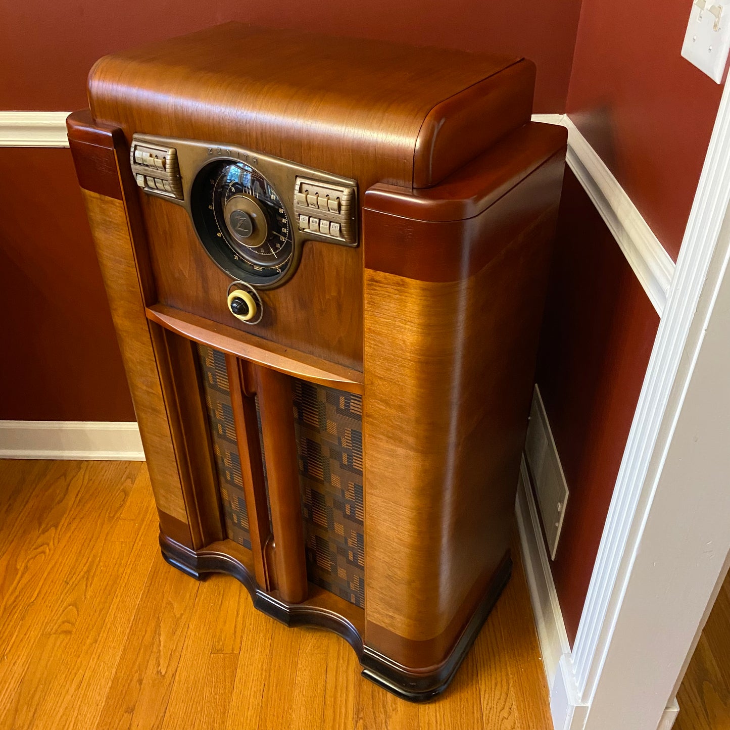 Zenith 12-S-568 Console (1941)