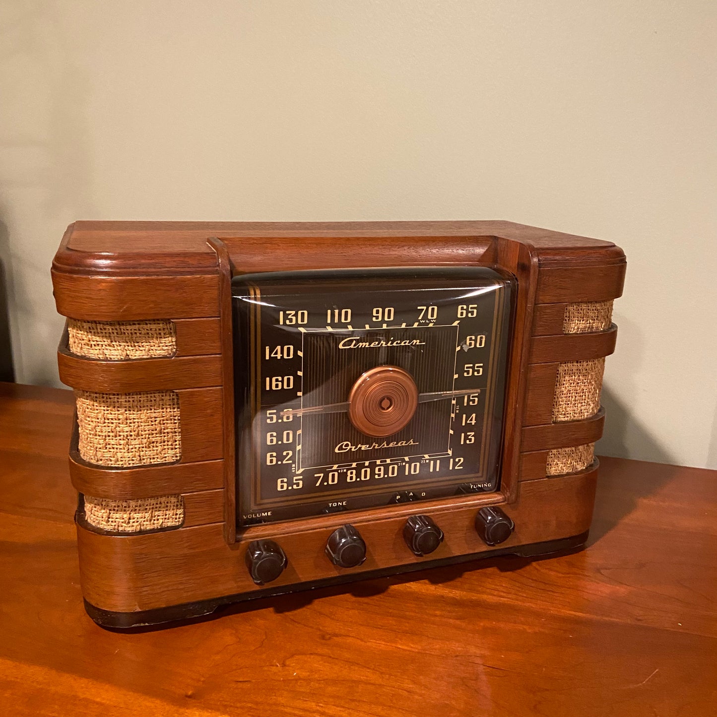 1946 Crosley Model 66TC Mid Century Radio.