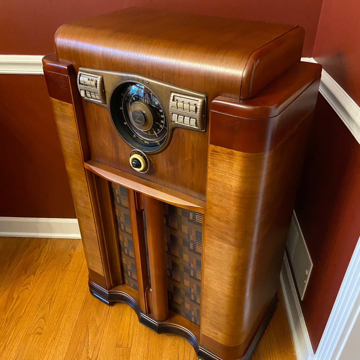 Zenith 12-S-568 Console (1941)