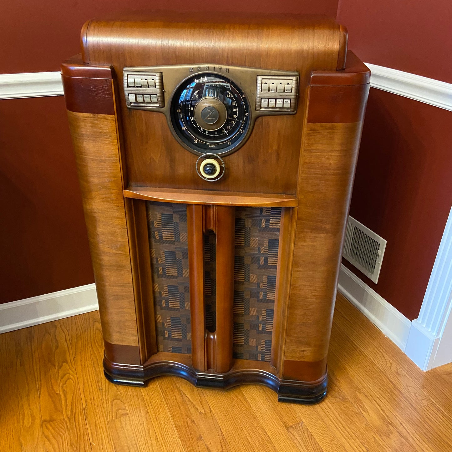 Zenith 12-S-568 Console (1941)