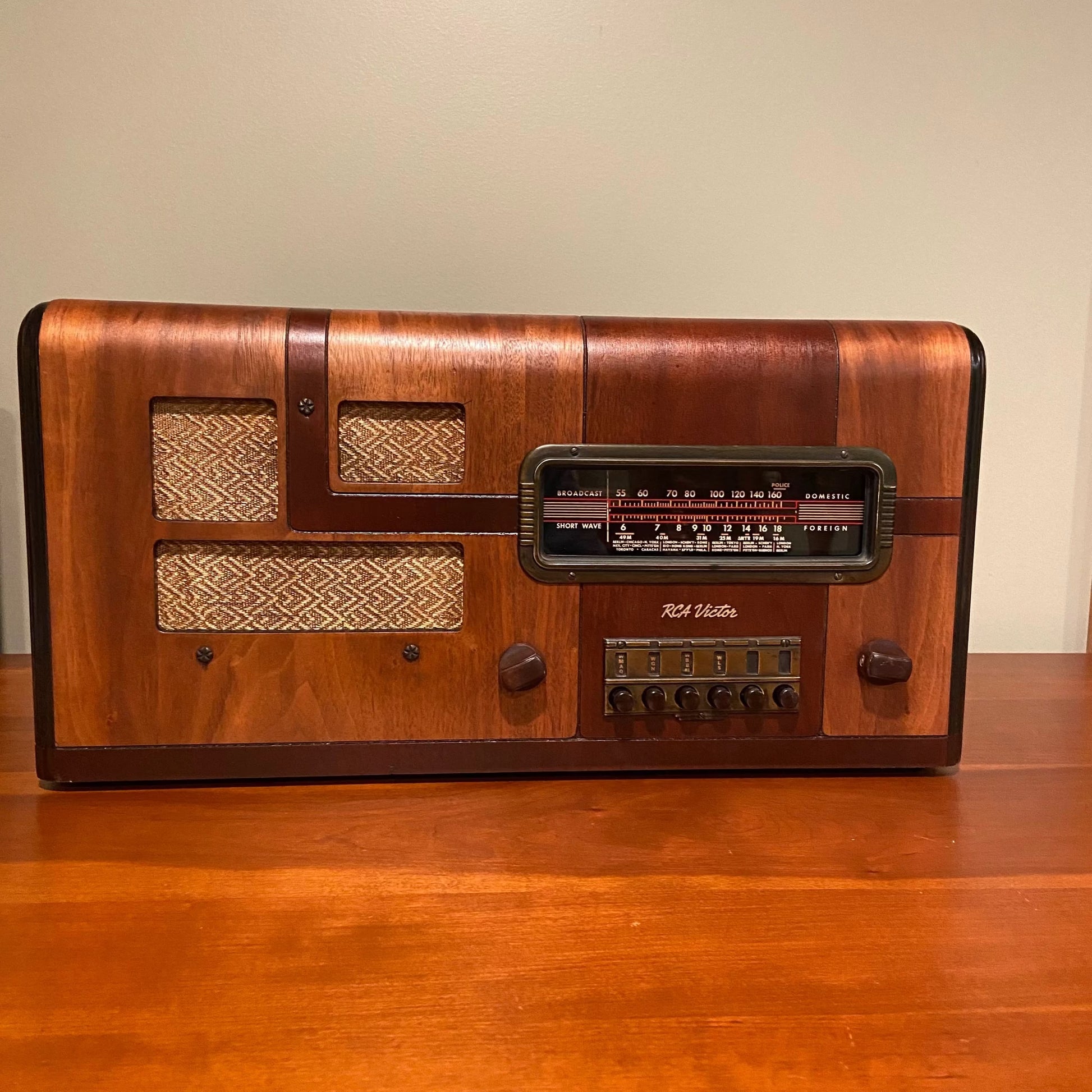 RCA Victor Radio (1938) – Big River Hardware RCA Victor Radio (1938) – Big River Hardware
