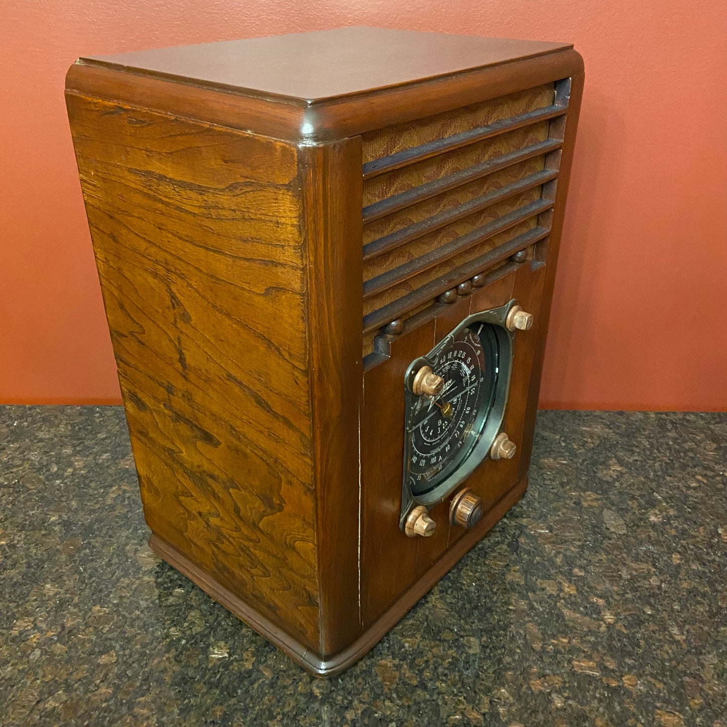 Zenith 6-S-128 cabinet / 8-S-129 Chassis Tombstone (1937)