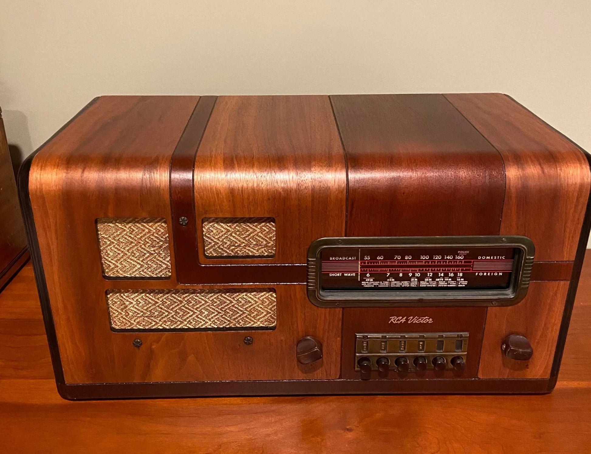 RCA Victor Radio (1938) – Big River Hardware RCA Victor Radio (1938) – Big River Hardware