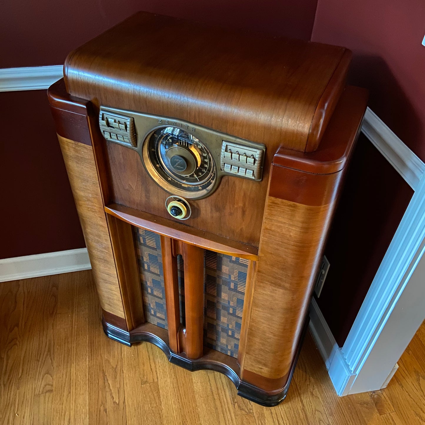 Zenith 12-S-568 Console (1941)