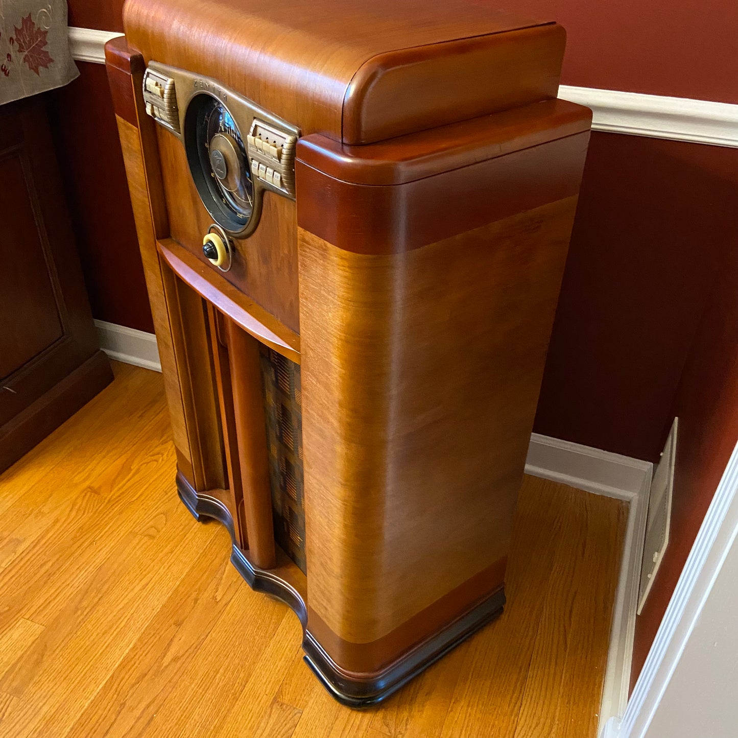 Zenith 12-S-568 Console (1941)